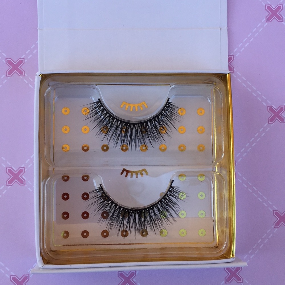 Battington Lashes & Eyelure Lashes 2 sets 1 price